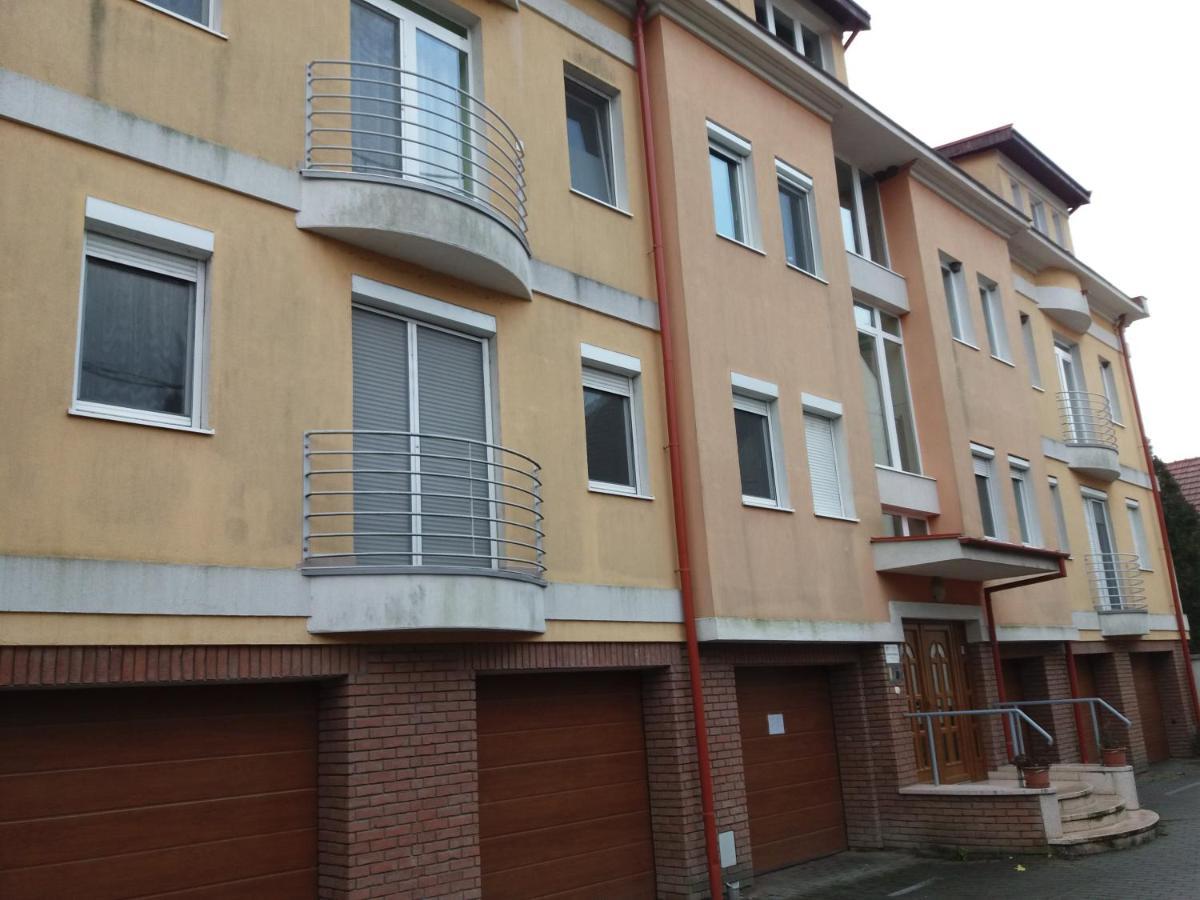 Elizabet Apartman A Belvarosban Szarvas Extérieur photo
