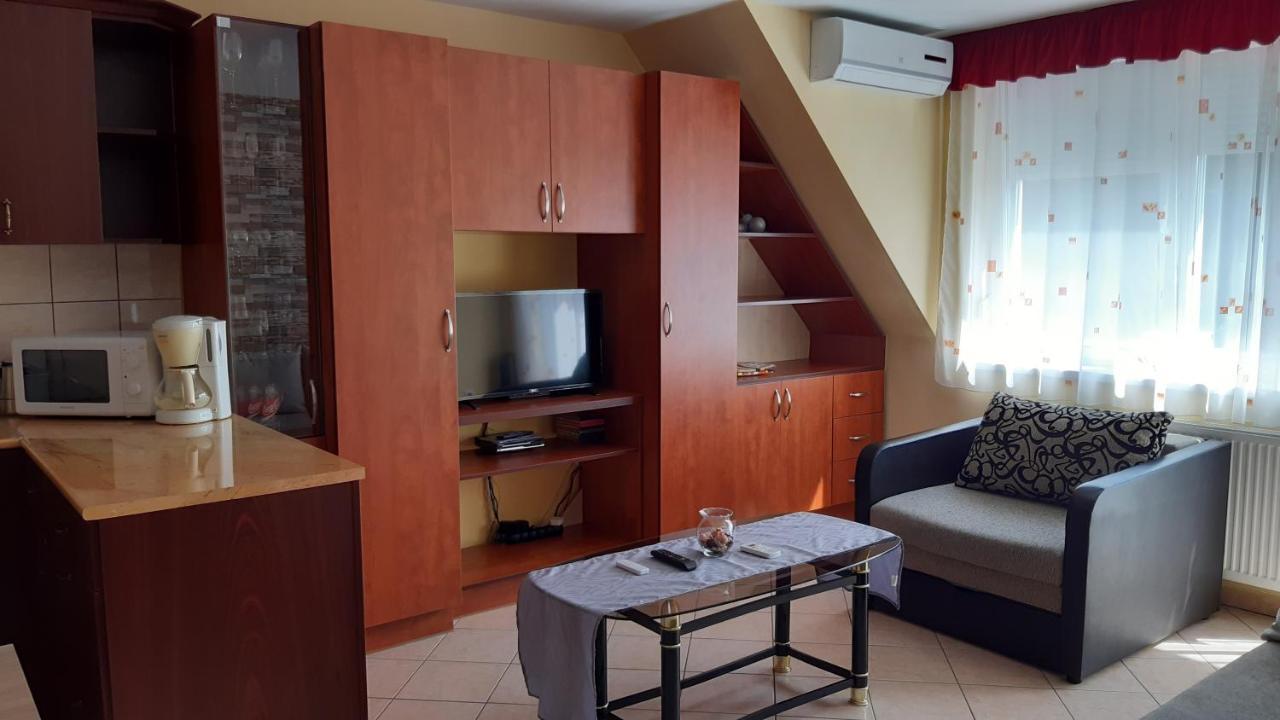 Elizabet Apartman A Belvarosban Szarvas Extérieur photo