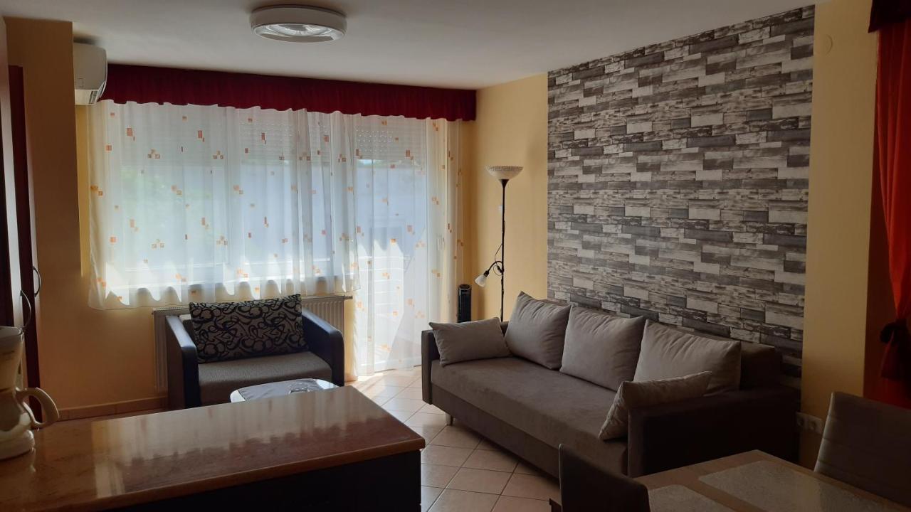 Elizabet Apartman A Belvarosban Szarvas Extérieur photo